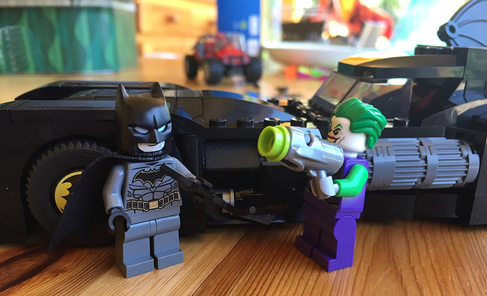 LEGO 76119 - Batmobile: La poursuite du Joker - Figurines