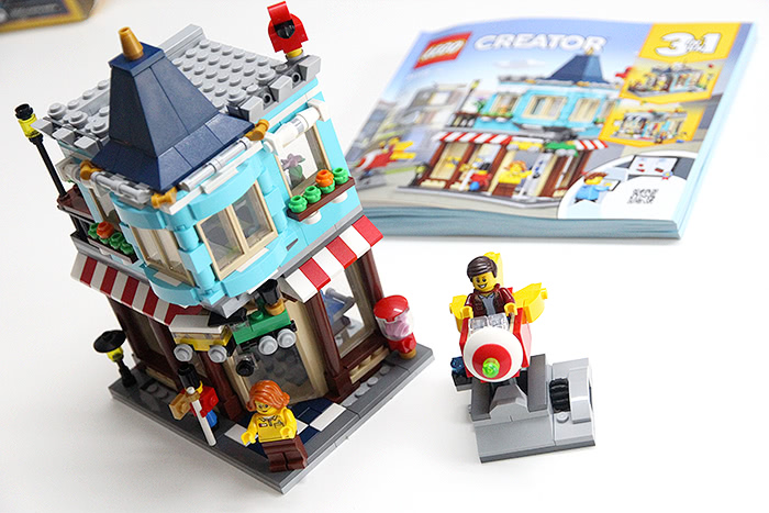 LEGO : Le magasin de jouets, entièrement monté