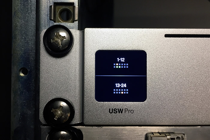 Mini écran du switch USW-24-Pro