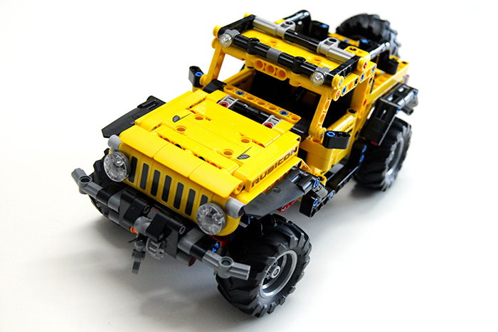 Le Jeep Wrangler Rubicon en LEGO, entièrement monté.