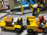 LEGO - L\'aéroport Central City - Le porte-bagage et son contenu