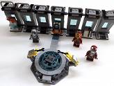 LEGO Marvel Avengers : La Salle des armures d’Iron Man - Evolution de la salle des armures