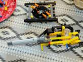 LEGO Technic - La Grue Mobile - L\'ajout du piston