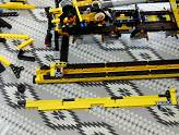 LEGO Technic - La Grue Mobile - La mécanique extérieur au bras