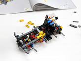 LEGO - Jeep Wrangler Rubicon - Construction du bloc avant avec son treuil