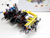 LEGO - Jeep Wrangler Rubicon - La calandre avant, caractèristique du Wrangler