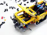 LEGO - Jeep Wrangler Rubicon - Retour à l\'avant, avec la pose du clavier