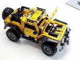 LEGO - Jeep Wrangler Rubicon - Avec le capot avant ouvert