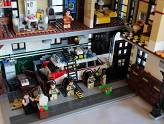 LEGO Ghostbusters - Quartier Général - Vue intérieure avec l\'Ecto-1 et les personnages