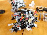 LEGO Technic : Land Rover Defender - L\'essieu complété avec l\'ensemble des engrenages et les sélecteurs