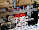 LEGO Technic : Land Rover Defender - Zoom sur les engrenages sous la banquette arrière