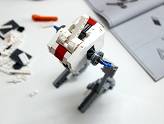 LEGO Star Wars - BD-1 - Les deux pattes installées