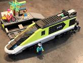 LEGO City - Le Train de Voyageurs Express - La locomotive est terminée
