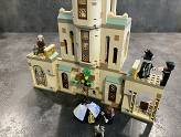 LEGO Harry Potter - Le Bureau de Dumbledore - La tour ouverte, vue de l\'extérieur