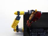 LEGO - Marvel\'s Hulkbuster - Zoom sur un bras articulé du socle.