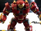 LEGO - Marvel\'s Hulkbuster - Zoom sur le torse de l\'armure.