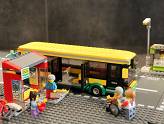 LEGO City - La gare routière - Vue de profil de l\'ensemble