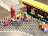 LEGO City - La gare routière - Zoom sur l\'arrêt de bus