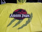 Unboxing de la Wootbox d\'Août 2019 - Poncho Jurassic Park de face