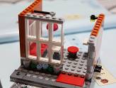 LEGO : L\'animalerie et le café - Montage du café, la façade