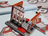LEGO : L\'animalerie et le café - Montage du café, la façade