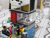 LEGO : L\'animalerie et le café - Premier étage moderne, monté