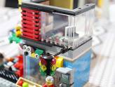 LEGO : L\'animalerie et le café - Zoom sur les feux d\'intersection
