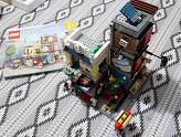 LEGO : L\'animalerie et le café - Ensemble monté, vue d\'au dessus