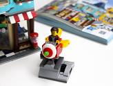 LEGO : Le magasin de jouets - Zoom sur le manège et l\'enfant