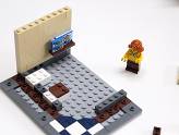 LEGO : Le magasin de jouets - Le premier mur avec les boites de jeu
