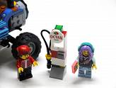 LEGO Hidden Side : Le buggy de plage de Jack - Zoom sur la pompe à essence