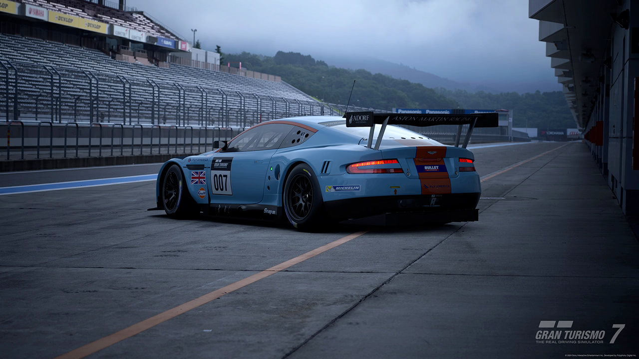 Aston Martin DBR9 GT1 Race Car '10