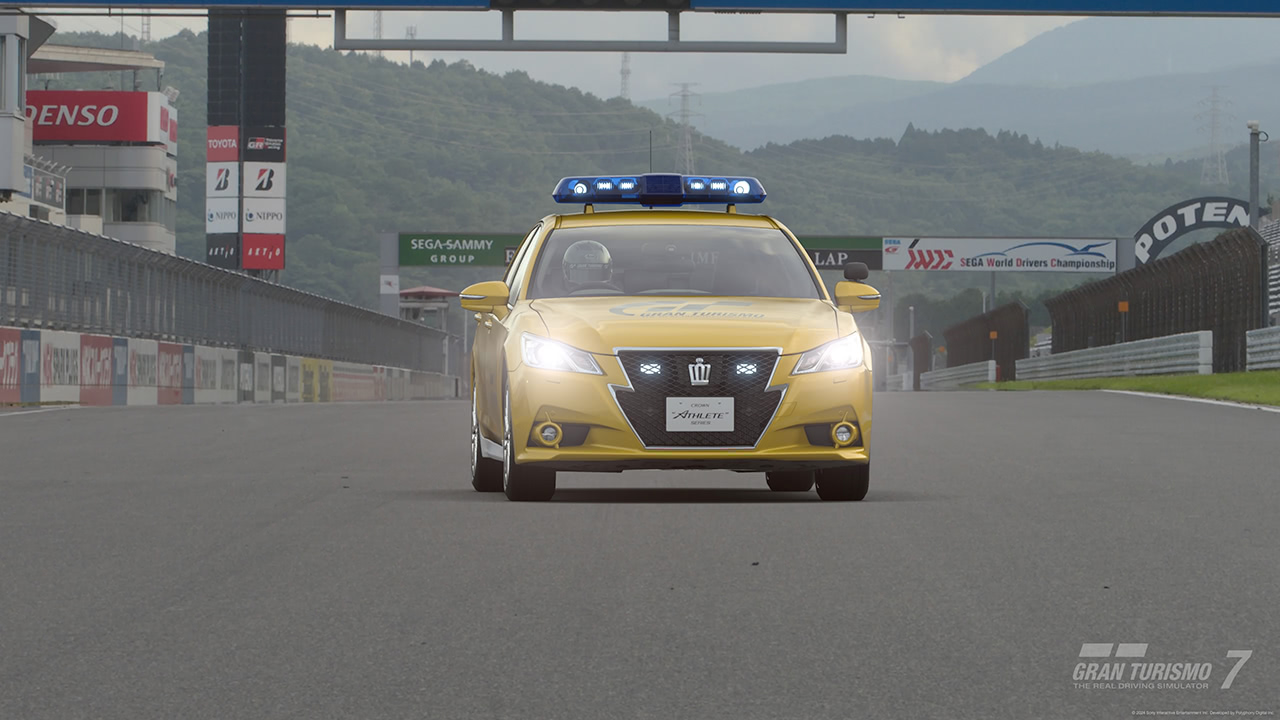 Toyota Crown Athlete G Safety Car '13